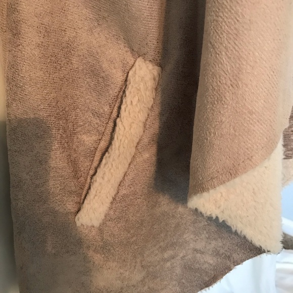 TCEC shearling vest - Picture 5 of 8